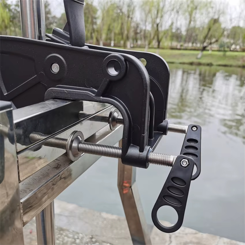Wattkeel P400 mounting clamp and height adjustment Wattkeel P400 mounting clamp and height adjustment detail on the transom bracket